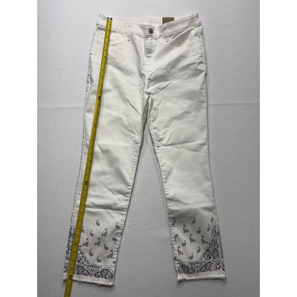Chico's Womens 6 White Paisley Stretch Girlfriend Slim Ankle Jeans Raw Hem NEW - Picture 5 of 16